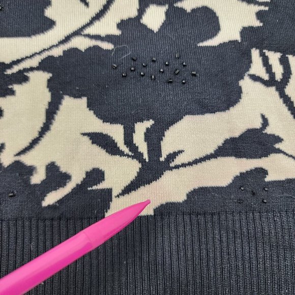 Oscar De La Renta White & Black Floral Silk Blend Beaded Sweater Petite Medium - Picture 12 of 14